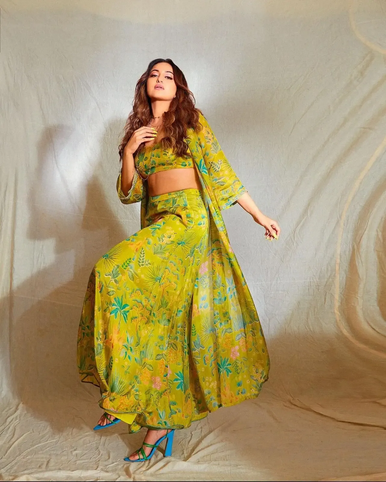 BOLLYWOOD ACTRESS SONAKSHI SINHA IN GREEN LEHENGA CHOLI 5